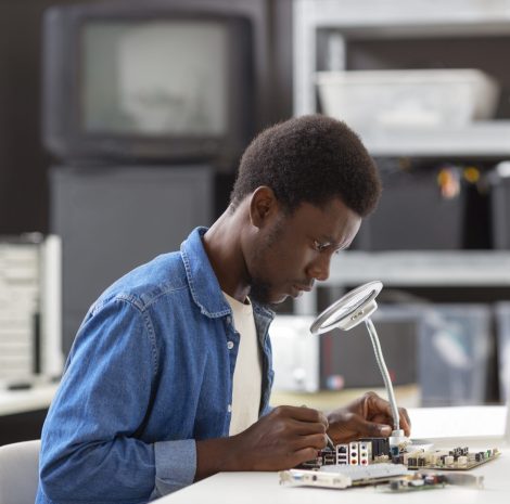 close-up-man-working-computer-chips